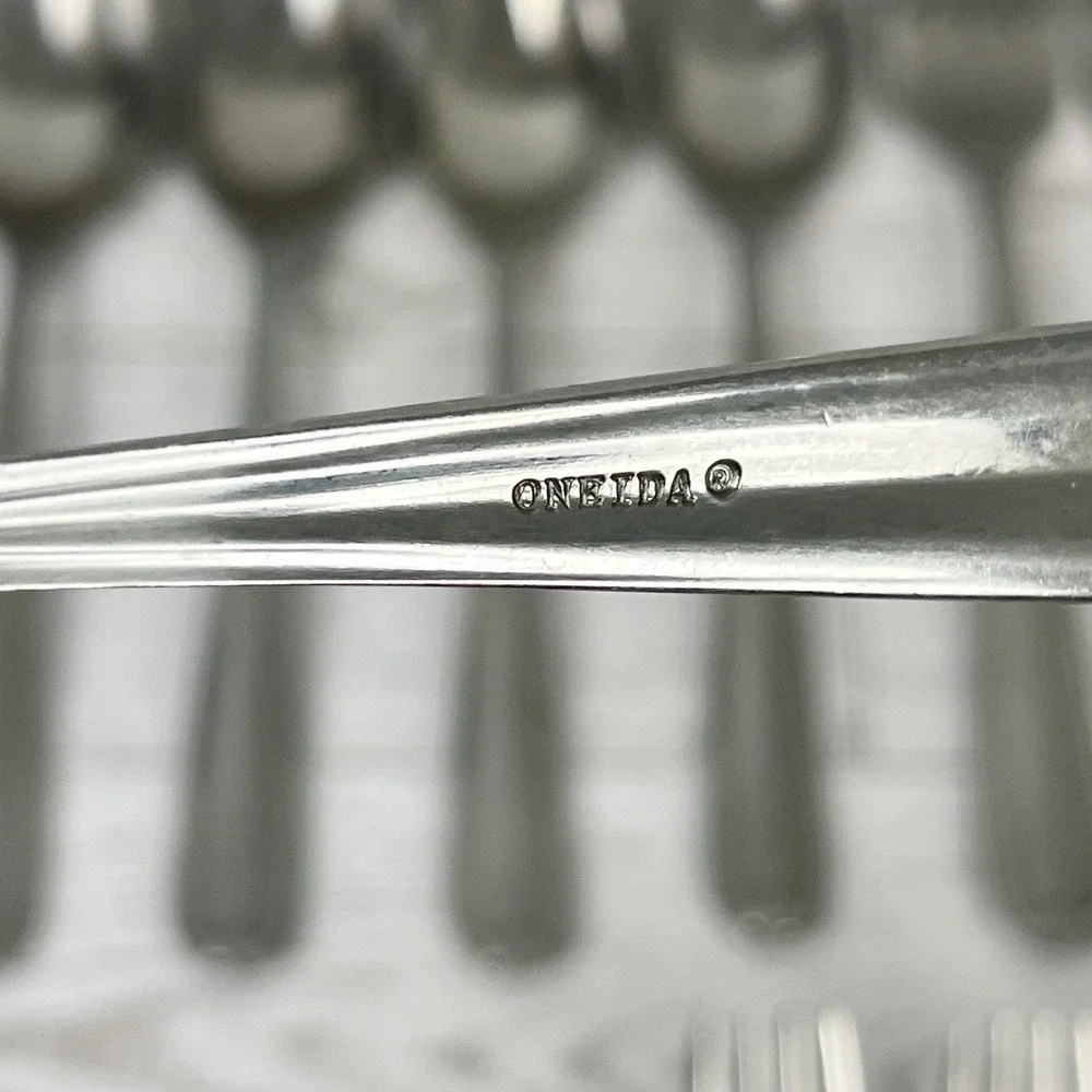 Oneida Dylan Stainless Flatware Lot‎ Set 29 pc Forks Spoons Knives